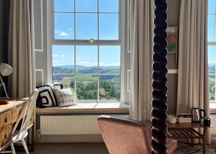Coed Mawr Hall Bed & Breakfast